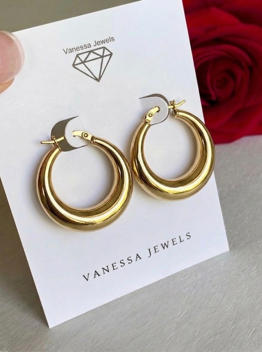 CLASSIC GOLD HOOP EARRINGS